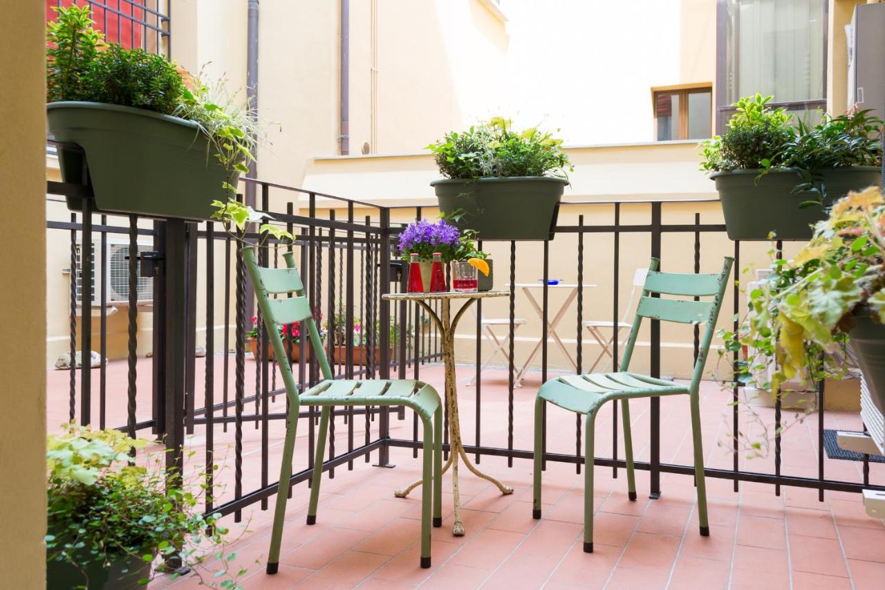 Sphera Bologna, Design Suite Under The Two Towers Екстер'єр фото